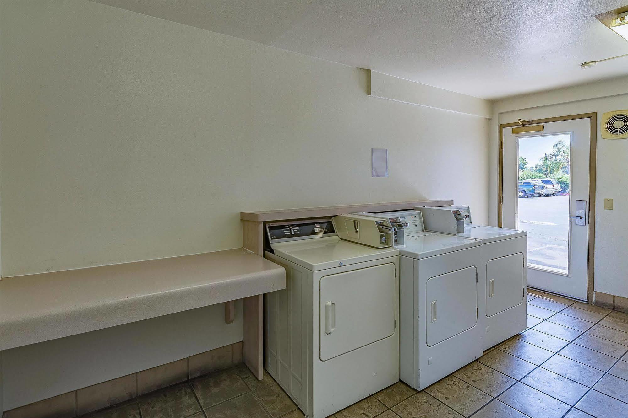 Motel 6-Fresno, Ca - Yosemite Hwy Extérieur photo